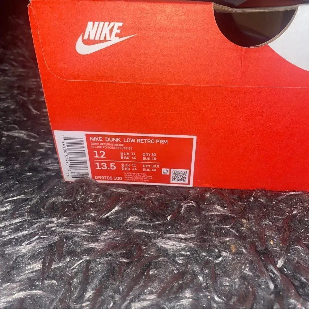 Nike Valentines Day Dunks Men’s Size 12 Red Pink Casual Sneaker Shoe